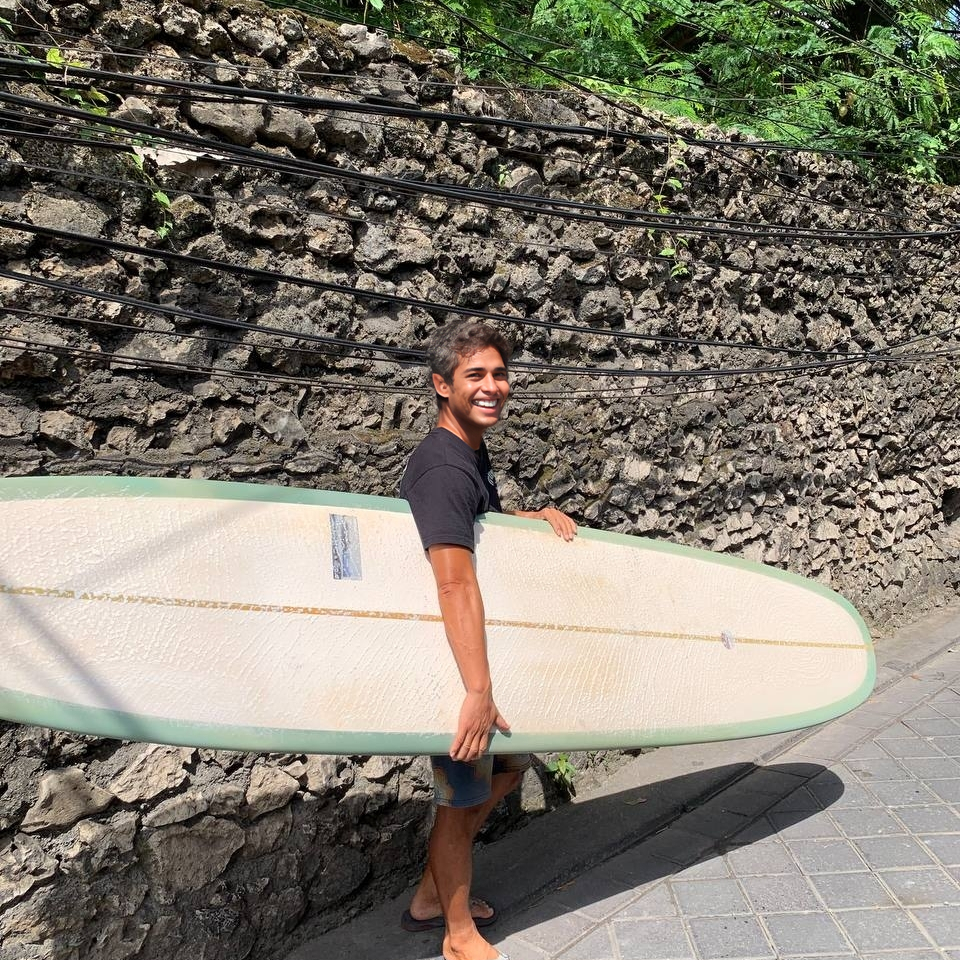 Customer with longboard